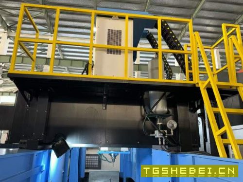 2025年斯可源2013龙门加工中心，准新机工作台1米2米，.