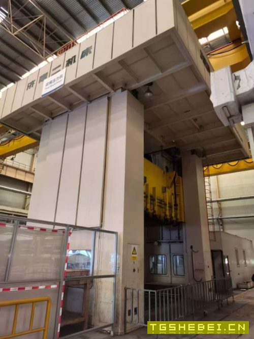 济南二机2000吨四点多连杆压力机，台面2.5米/5米，前.