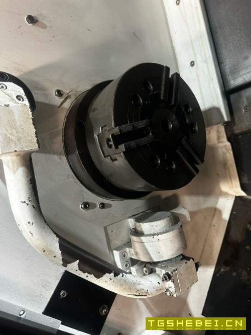 威亚E200C数控车床，2016年出厂，8寸卡盘，12工位私服.