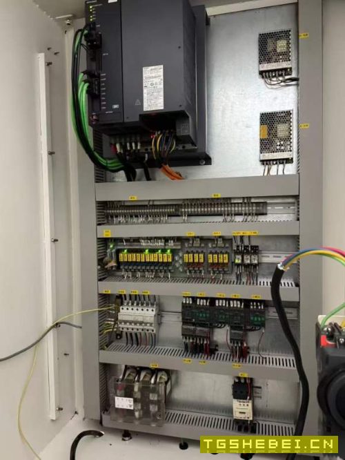 汉工1370加工中心,三菱M80A包系统,BT40主轴10000转.