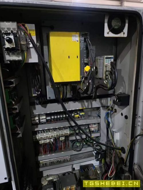 台湾原装进口东台TCS2000数控车床，8寸液压卡盘，回转.