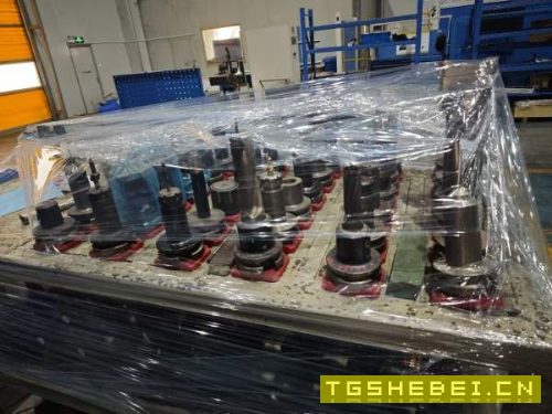 300把Bt50刀柄，镗刀45把，全部少用