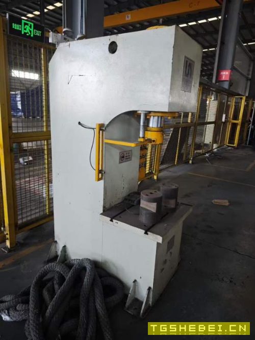 出售80T压力机一台，准新少用