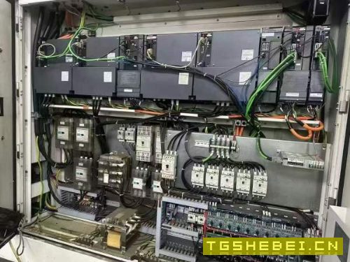 马扎克630五轴复合加工中心三轴行程：142510501050mm.