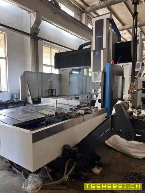 刚刚到买下2022年南通乔威智能4028龙门加工中心，台面.