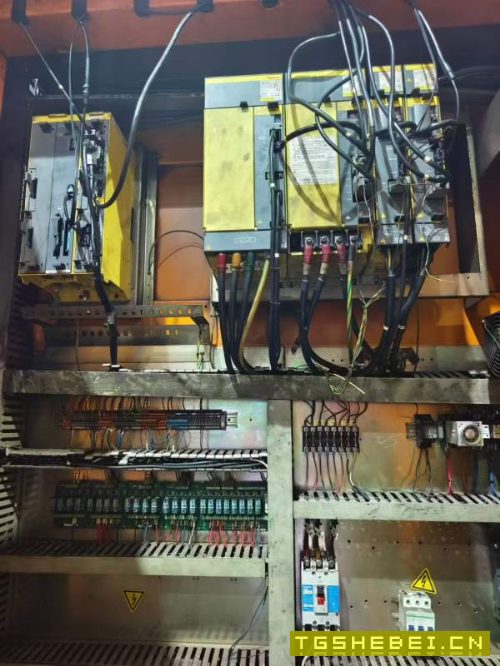 亚威3025龙门发那科系统,齿轮头门宽2700