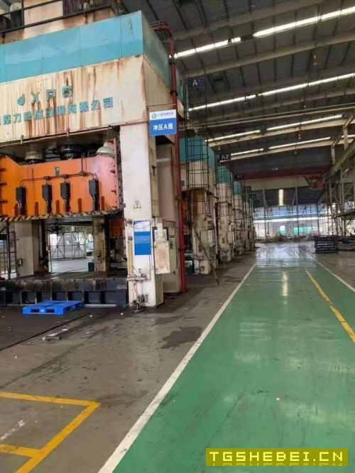 1600吨，1500吨，800吨多台，台面4.5米乘2.5米，3300.