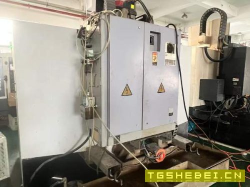 昆山工厂在位几万块钱，就买原装丽伟V-40加工中心三轴.