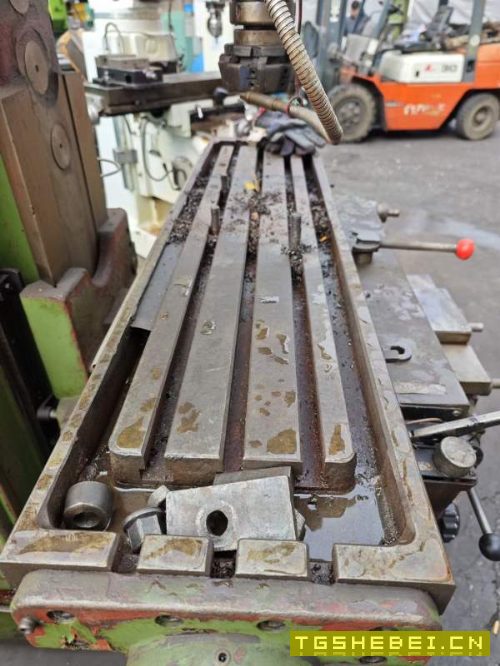 新到2014年5032立铣，带数显，低价处理