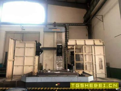 新定斗山110数控刨台镗床，机器非常新，工作台1.4米1..