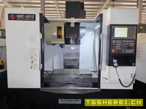 特价一台南京新浙855加工中心，BT40主轴8000转，三轴.