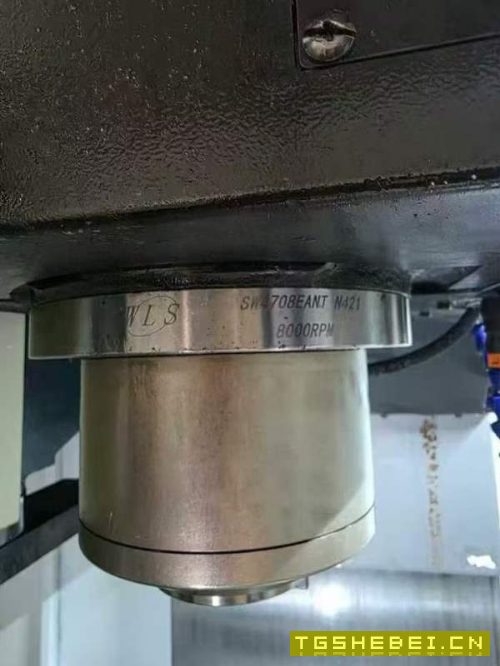 特价一台南京新浙855加工中心，BT40主轴8000转，三轴.