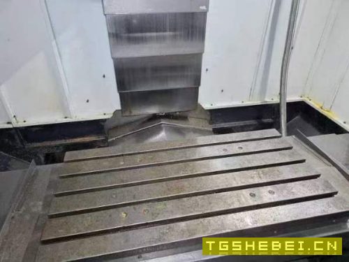 特价一台南京新浙855加工中心，BT40主轴8000转，三轴.