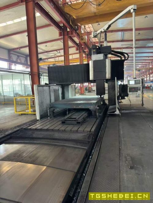 亚威6米龙门，工作台2.4米6米，门宽2.7米，门高1.5米.