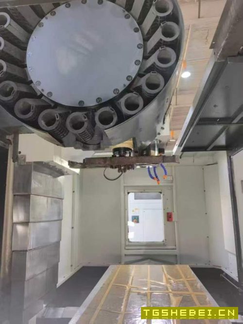 沈阳1370，主轴BT50齿轮箱两线一硬轨道，24把刀库带链.