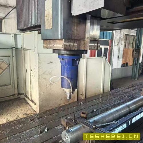 刚买下海天6米龙门,BT50齿轮箱主轴,工作台26米,门.