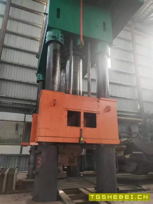 出售：4000吨锻造油压机一台，移动工作台，开口高度34.