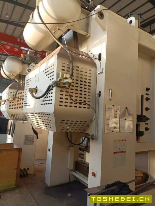 一台1000吨，舒勒产，2台400吨，扬力产，全新机，3台.