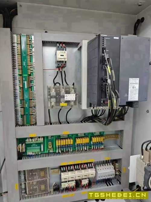 台湾省俊育V6加工中心,高速高精度,罗毅主轴12000转.