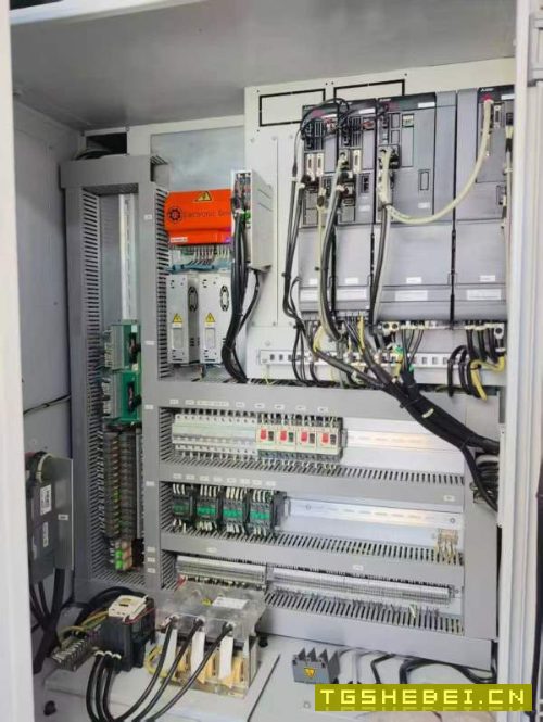 海天1000L加工中心三线，三菱M80A包系统带螺排，重型.