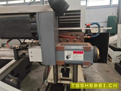 全新未安装数控三自有度动力头,BT40刀柄,三轴行程60.