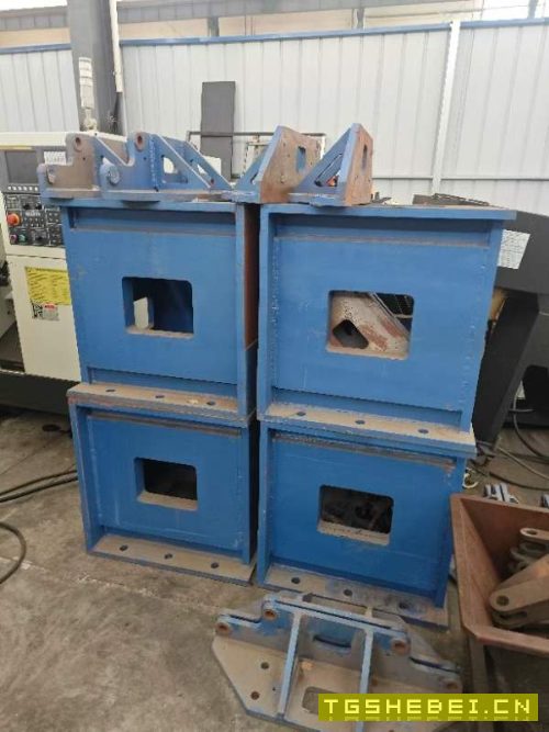 全新未安装数控三自有度动力头，BT40刀柄，三轴行程60.