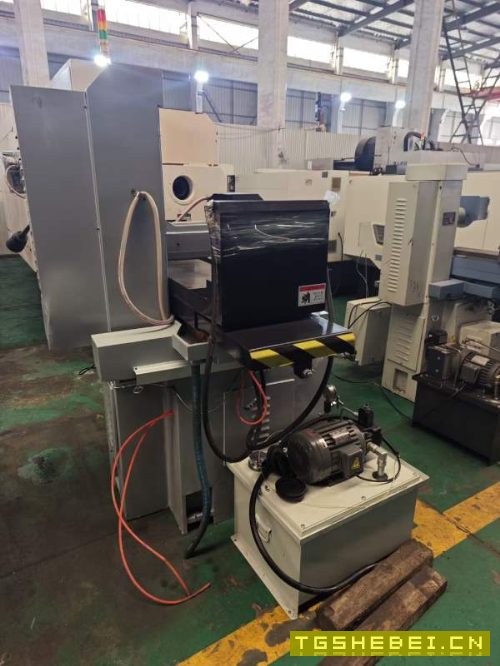 几乎全新的3270平面磨床，台面尺寸320700mm，新机二手.