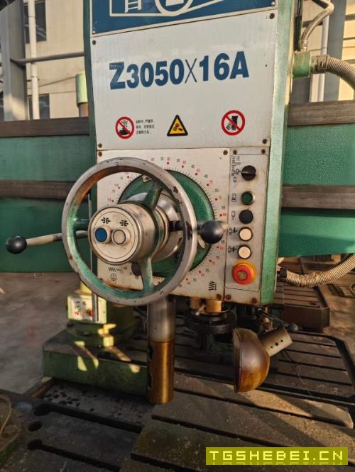 处理一台自贡3050摇臂钻，非常少用，接电干活