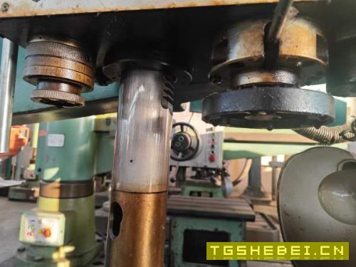 处理一台自贡3050摇臂钻，非常少用，接电干活