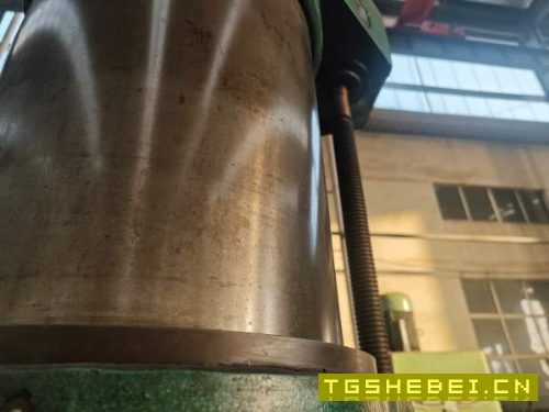 处理一台自贡3050摇臂钻，非常少用，接电干活