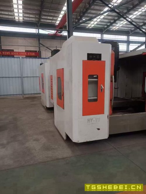 处理两台华佑V8加工中心，新代系统，三轴上银滚柱线轨.