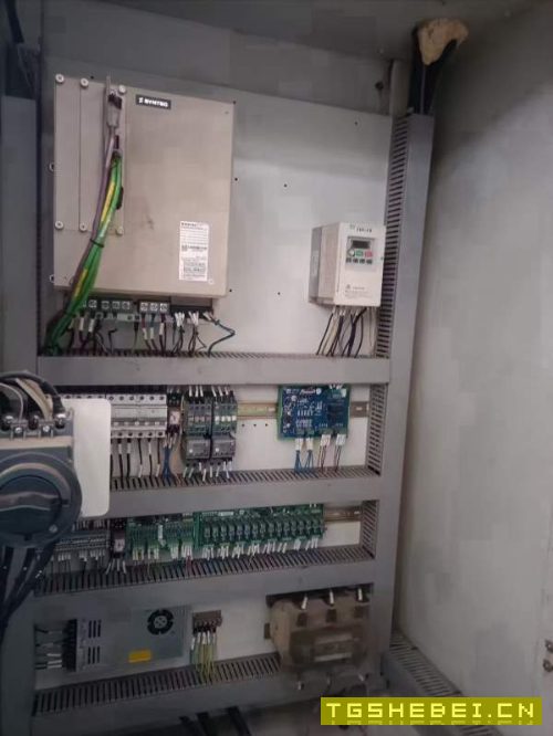 处理两台华佑V8加工中心，新代系统，三轴上银滚柱线轨.