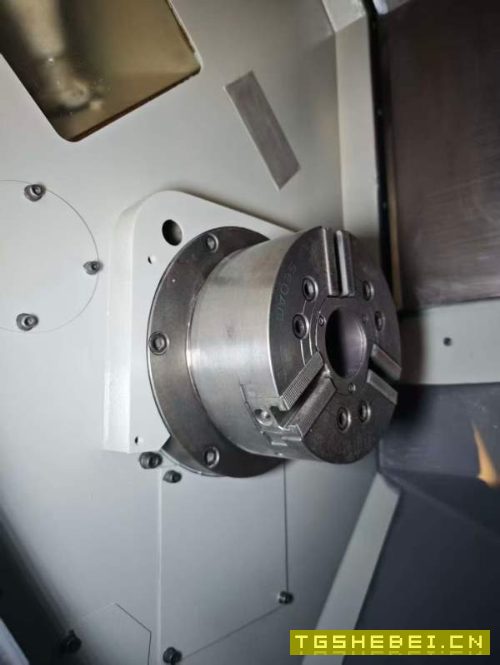 威亚E200C数控车发那科系统，8寸液压卡盘，12工位伺服.