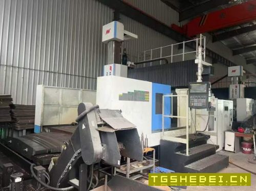 刚刚买下纽威3028龙门加工中心工作台3X2门宽2.8米门高.