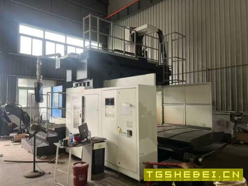 刚刚买下纽威3028龙门加工中心工作台3X2门宽2.8米门高.