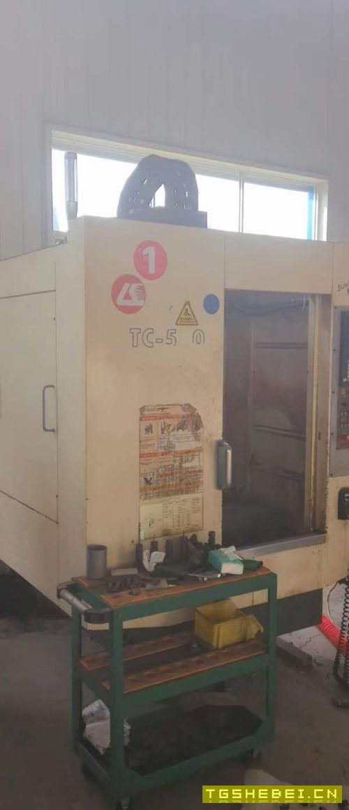 工厂在位低价处理一台台湾力劲钻工中心，三菱70系统带.