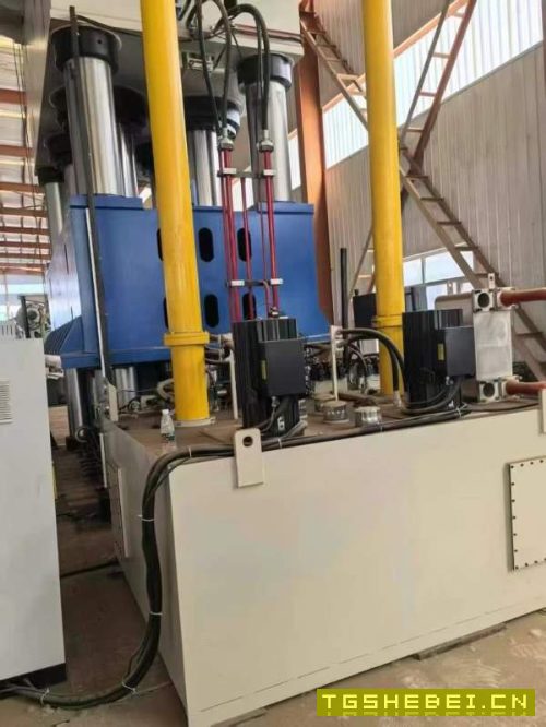 铭格4000吨液压机，台面3000x4000，行程2000，开口280.