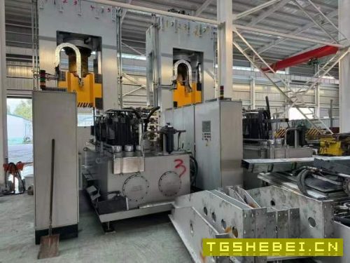 全新1600吨快速锻造油压机，工作台13501400，电机功率.