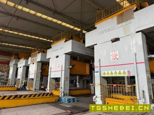 3820T冲压B线一条，1300吨630吨x4台，左右双开工作台.