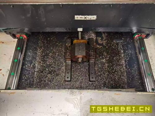 斗山655加工中心一台，成色很好，bt40主轴带四轴，阿.