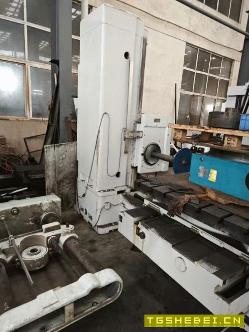 出售一台沙尔曼镗床，原装进口，镗杆直径80，带数显