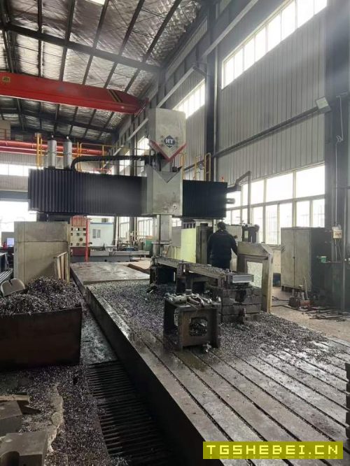 海天8032龙门，工作台82.5米，过龙门宽3.3米，过龙门.