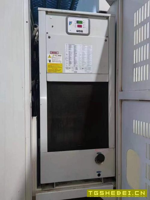 刚刚买下一台台湾原装绮发HE400双工位卧式加工中心、.