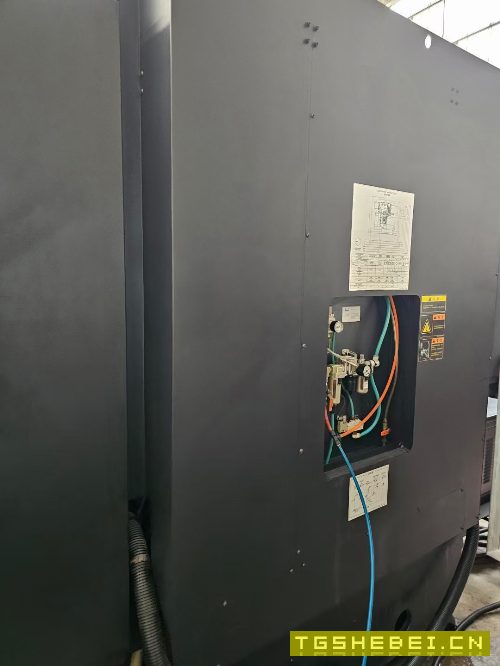 斗山655加工中心一台，成色很好，bt40主轴带四轴，阿.