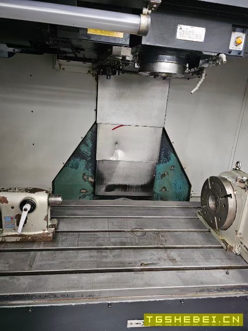 斗山655加工中心一台，成色很好，bt40主轴带四轴，阿.