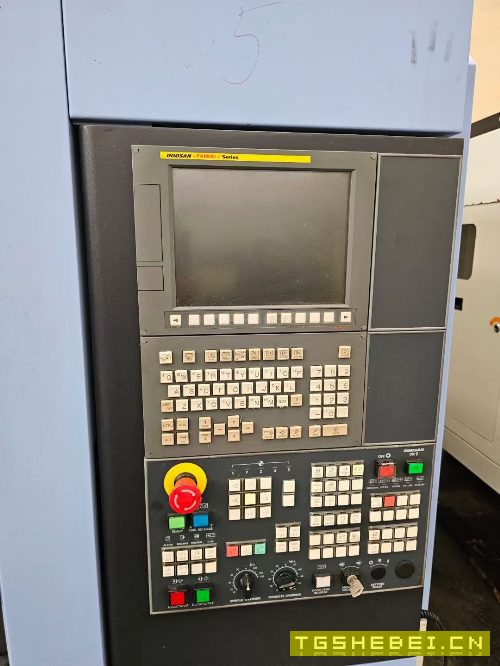 斗山655加工中心一台，成色很好，bt40主轴带四轴，阿.