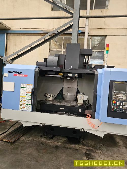 斗山655加工中心一台，成色很好，bt40主轴带四轴，阿.