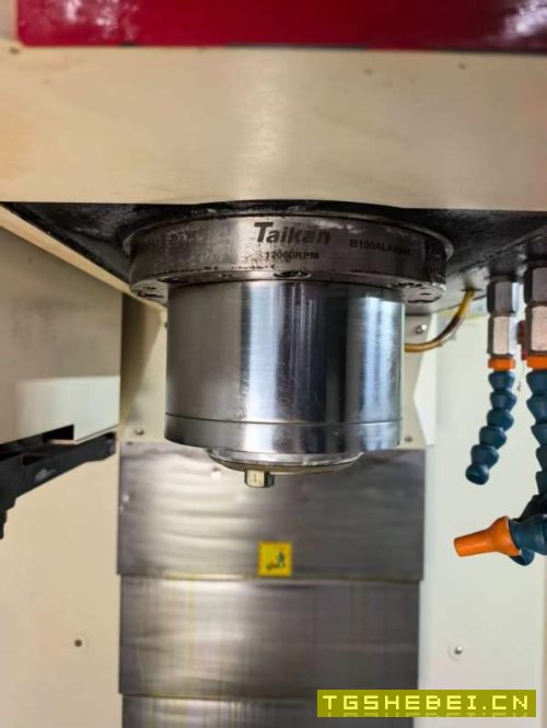 台群T-V1165S立式加工中心工作台：工作台尺寸为1200mm.