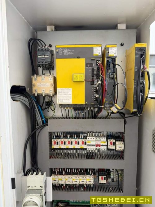 已售1台同款还有3台普拉迪pyc4500带320谭兴四轴。铸件.