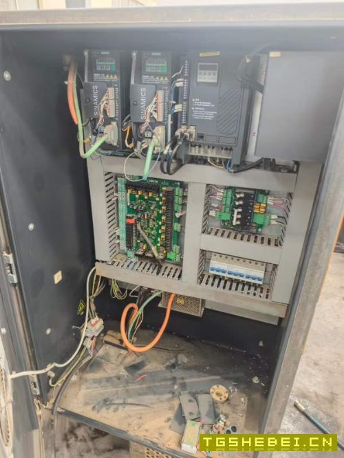 4065小数控车俩台，西门子系统